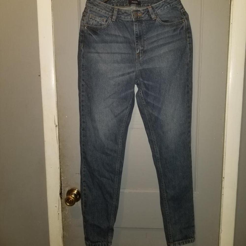 “Mom jeans”